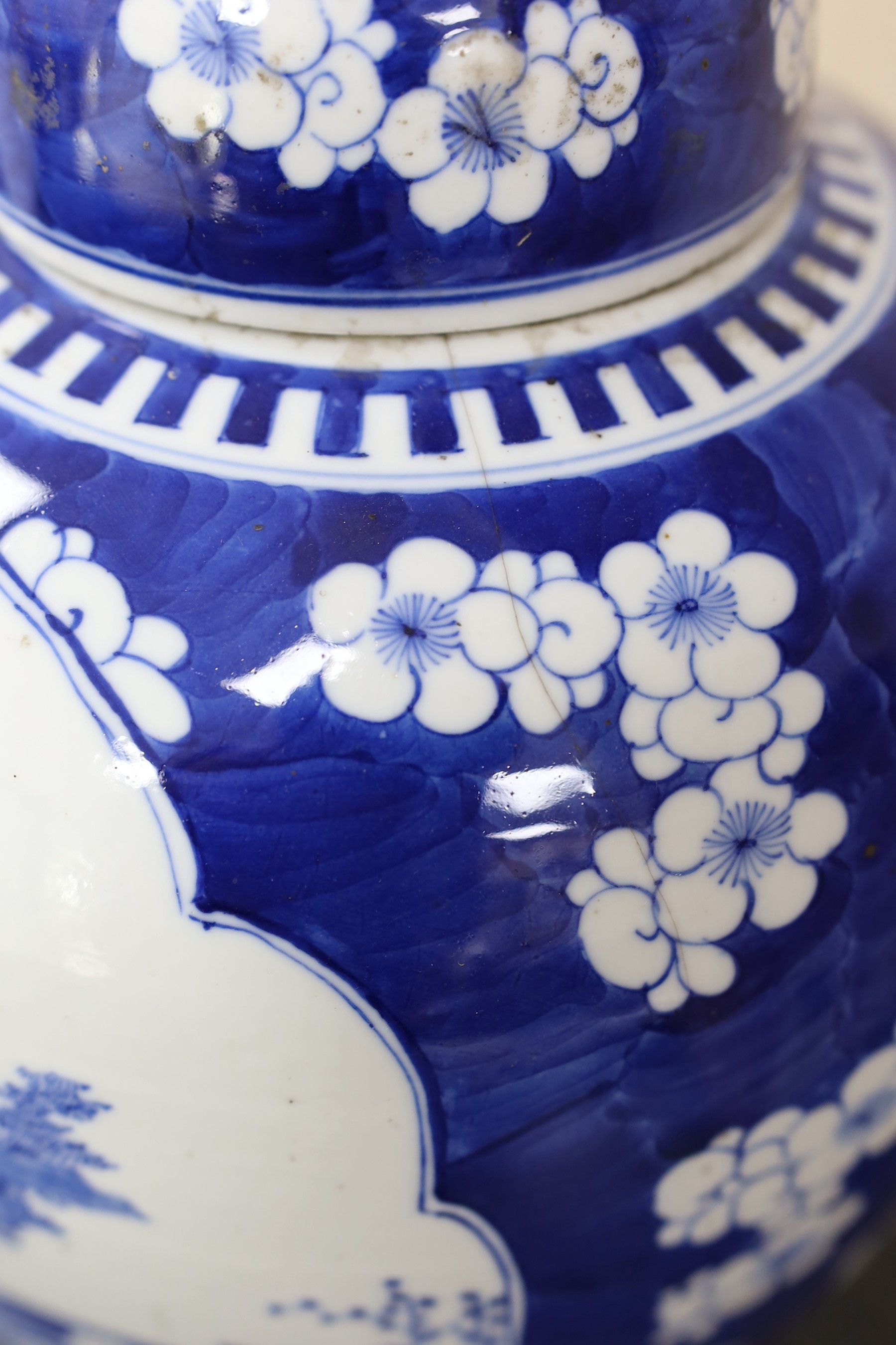A pair of large Chinese blue and white jars and covers, 19th century, 33cm high